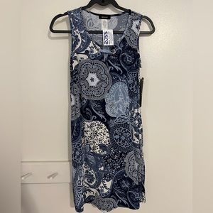 NWT Sleeveless paisley blue dress